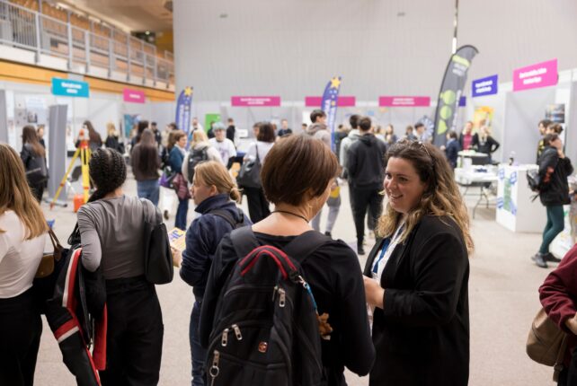 NA KAVI Z LARO BANDI: PLAC PRILOŽNOSTI, KI IZ DROBNIH KORAKOV GRADI POTI ZA MLADE